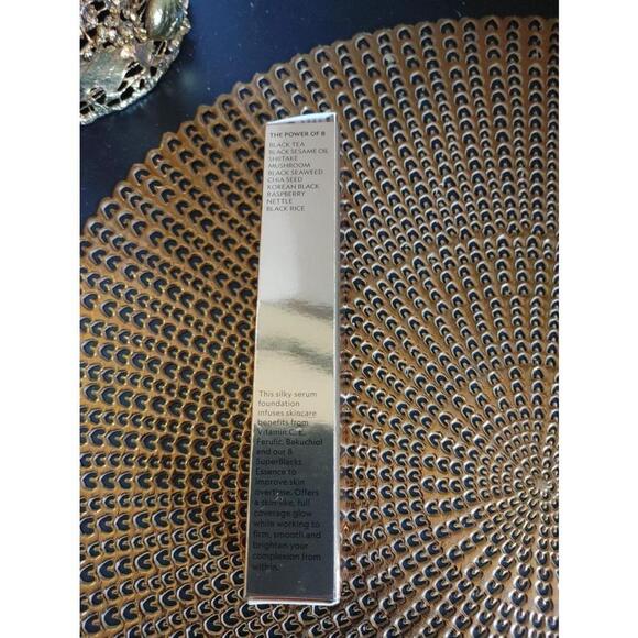 Yensa Super Serum Foundation Tan Warm - Picture 3 of 5